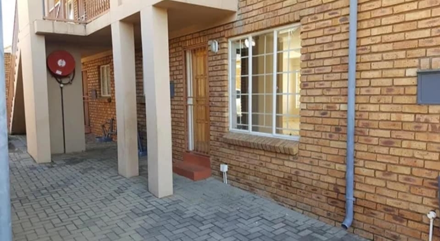 2 Bedroom Property for Sale in Rooihuiskraal North Gauteng
