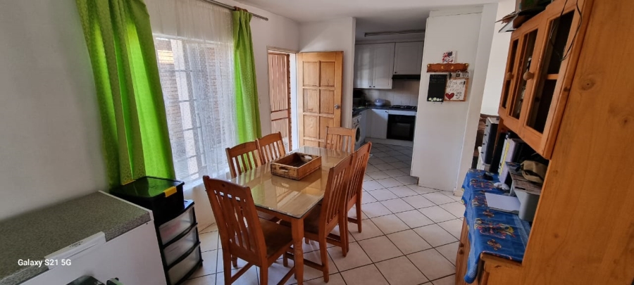 2 Bedroom Property for Sale in Rooihuiskraal North Gauteng