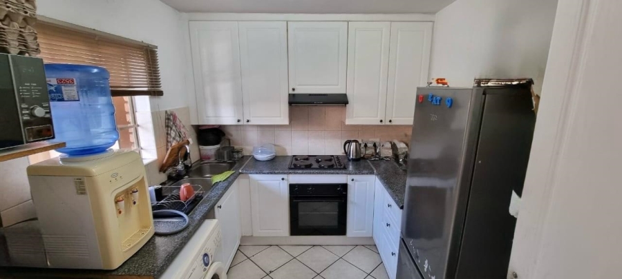 2 Bedroom Property for Sale in Rooihuiskraal North Gauteng