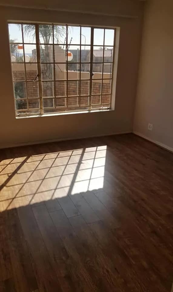 2 Bedroom Property for Sale in Rooihuiskraal North Gauteng