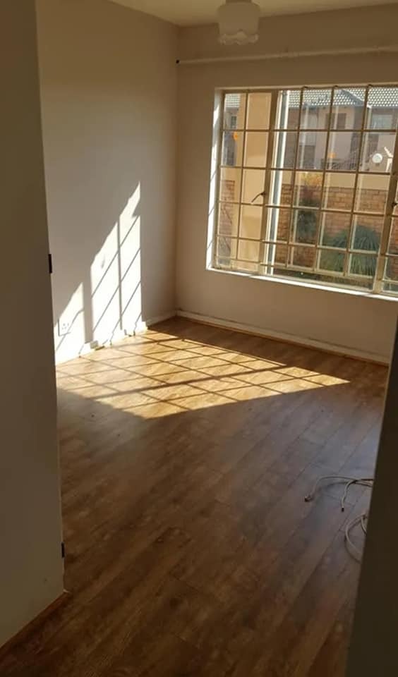 2 Bedroom Property for Sale in Rooihuiskraal North Gauteng