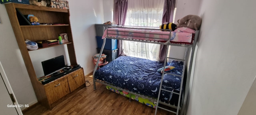 2 Bedroom Property for Sale in Rooihuiskraal North Gauteng