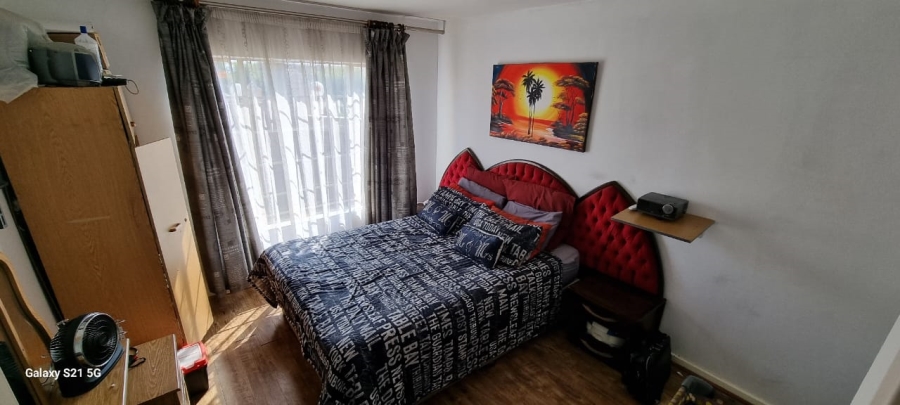 2 Bedroom Property for Sale in Rooihuiskraal North Gauteng