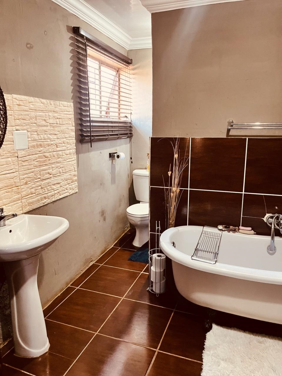 To Let 4 Bedroom Property for Rent in Clarina Gauteng