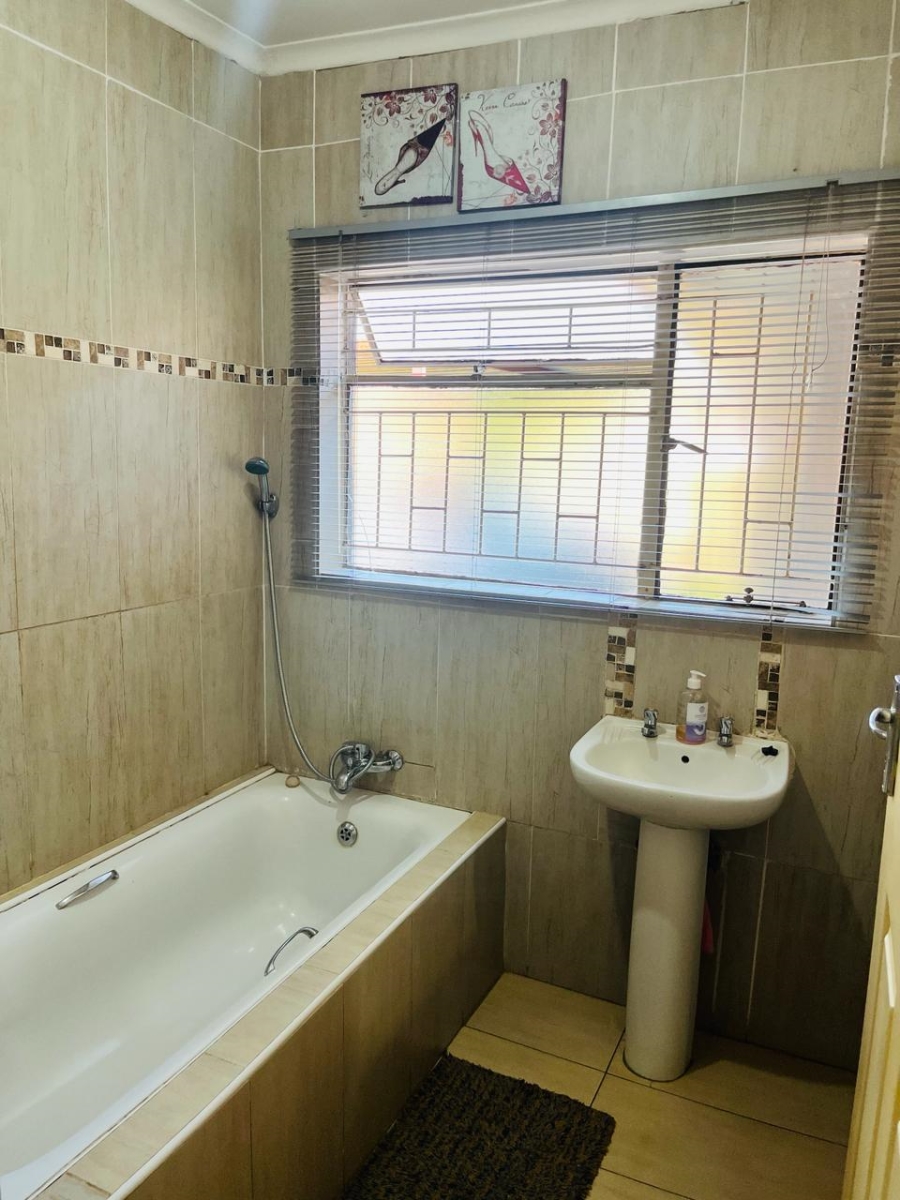 To Let 4 Bedroom Property for Rent in Clarina Gauteng