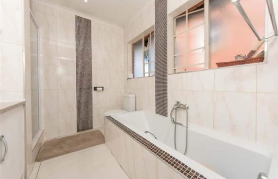 3 Bedroom Property for Sale in Heuweloord Gauteng