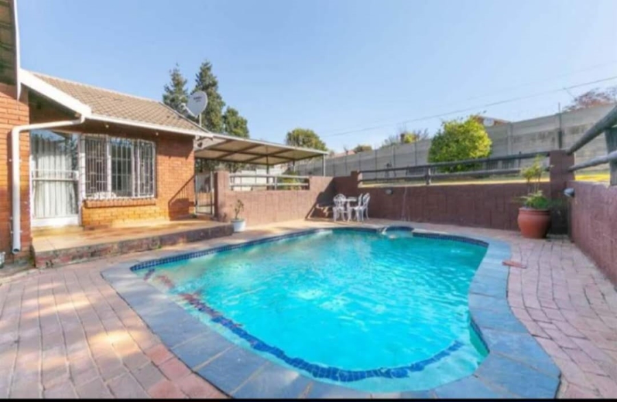3 Bedroom Property for Sale in Heuweloord Gauteng