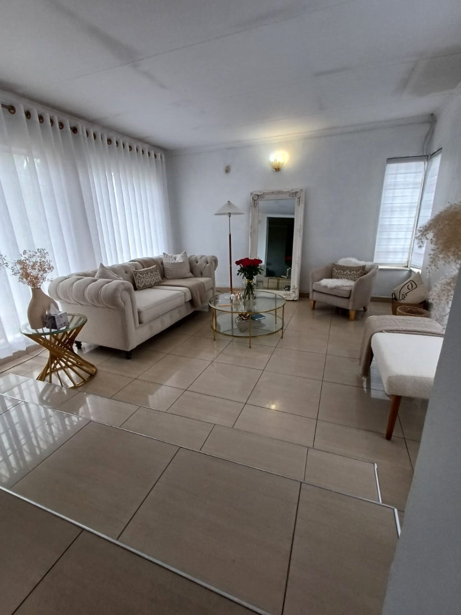 3 Bedroom Property for Sale in Heuweloord Gauteng