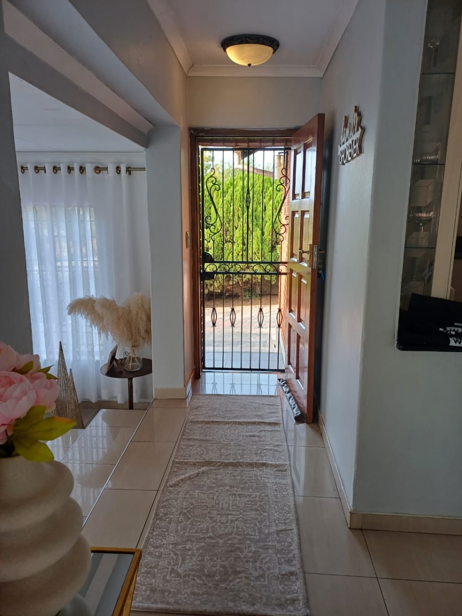 3 Bedroom Property for Sale in Heuweloord Gauteng