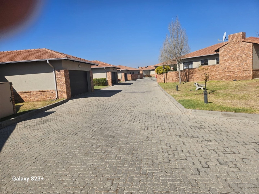 3 Bedroom Property for Sale in Noordwyk Gauteng