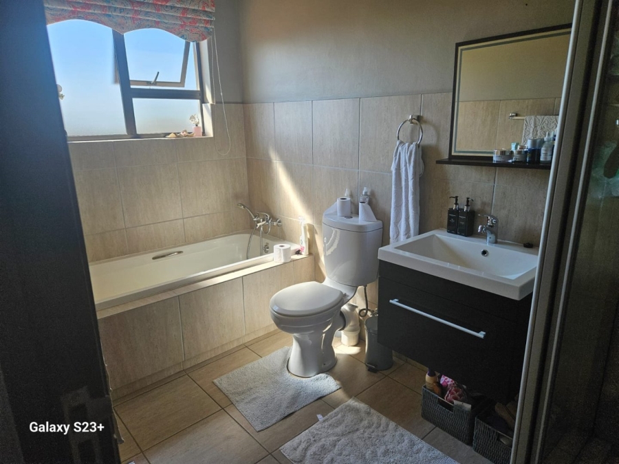 3 Bedroom Property for Sale in Noordwyk Gauteng