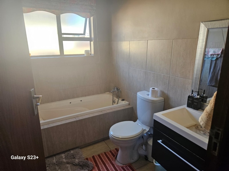 3 Bedroom Property for Sale in Noordwyk Gauteng