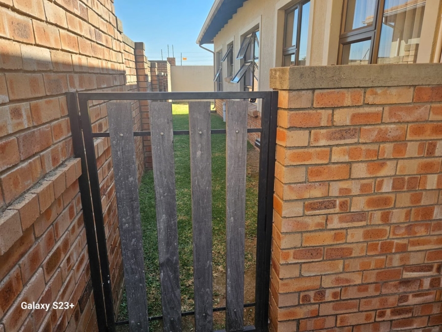 3 Bedroom Property for Sale in Noordwyk Gauteng