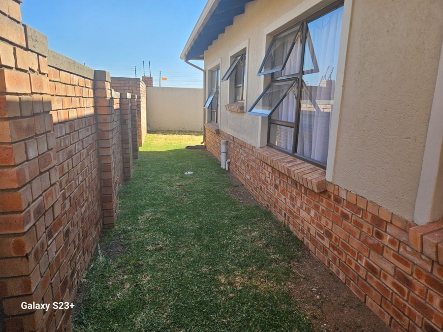 3 Bedroom Property for Sale in Noordwyk Gauteng