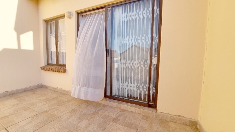 To Let 2 Bedroom Property for Rent in Mondeor Gauteng
