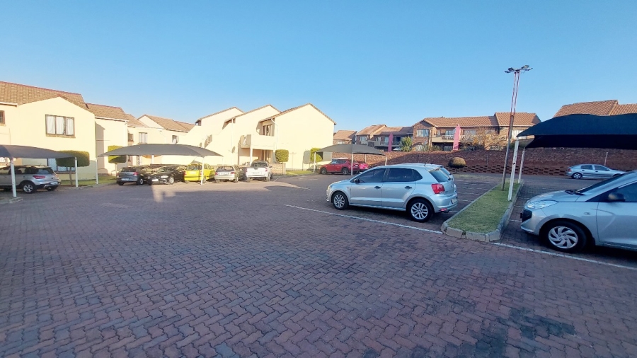 To Let 2 Bedroom Property for Rent in Mondeor Gauteng