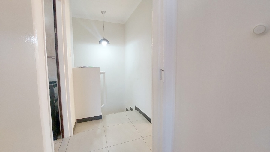 To Let 2 Bedroom Property for Rent in Mondeor Gauteng