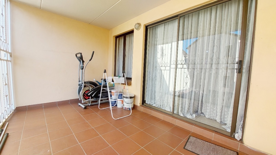 To Let 2 Bedroom Property for Rent in Mondeor Gauteng