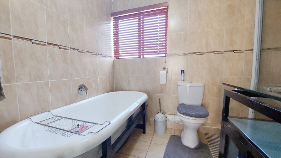 To Let 2 Bedroom Property for Rent in Mondeor Gauteng