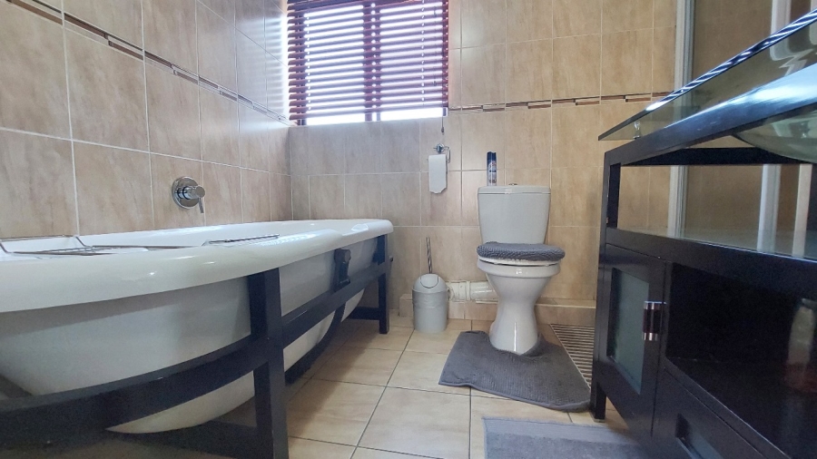 To Let 2 Bedroom Property for Rent in Mondeor Gauteng