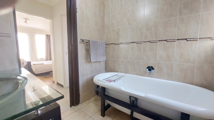 To Let 2 Bedroom Property for Rent in Mondeor Gauteng