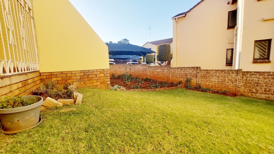 To Let 2 Bedroom Property for Rent in Mondeor Gauteng