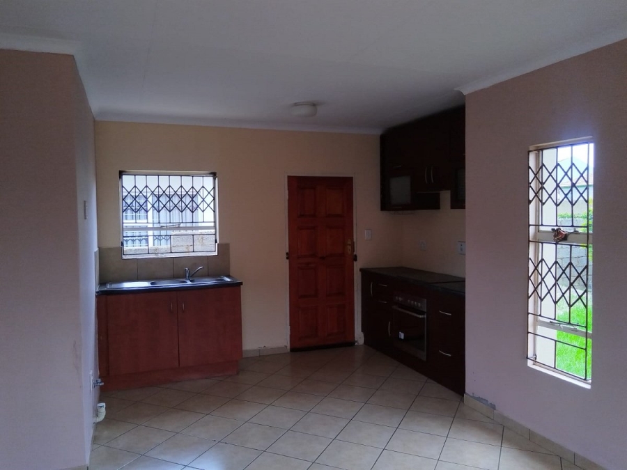 To Let 2 Bedroom Property for Rent in Crystal Park Gauteng