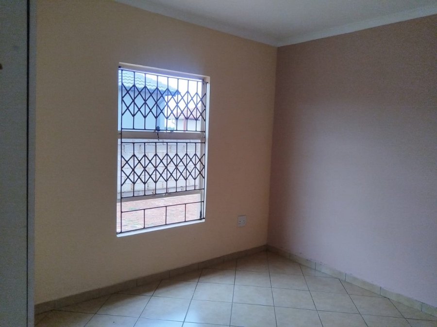 To Let 2 Bedroom Property for Rent in Crystal Park Gauteng