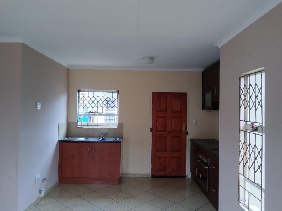 To Let 2 Bedroom Property for Rent in Crystal Park Gauteng
