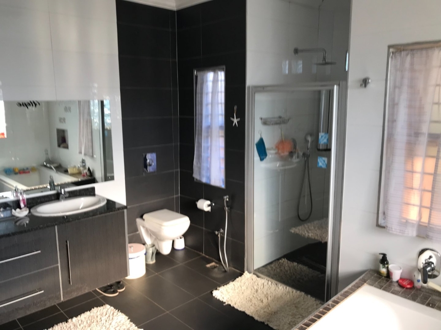 4 Bedroom Property for Sale in Lenasia Ext 9 Gauteng