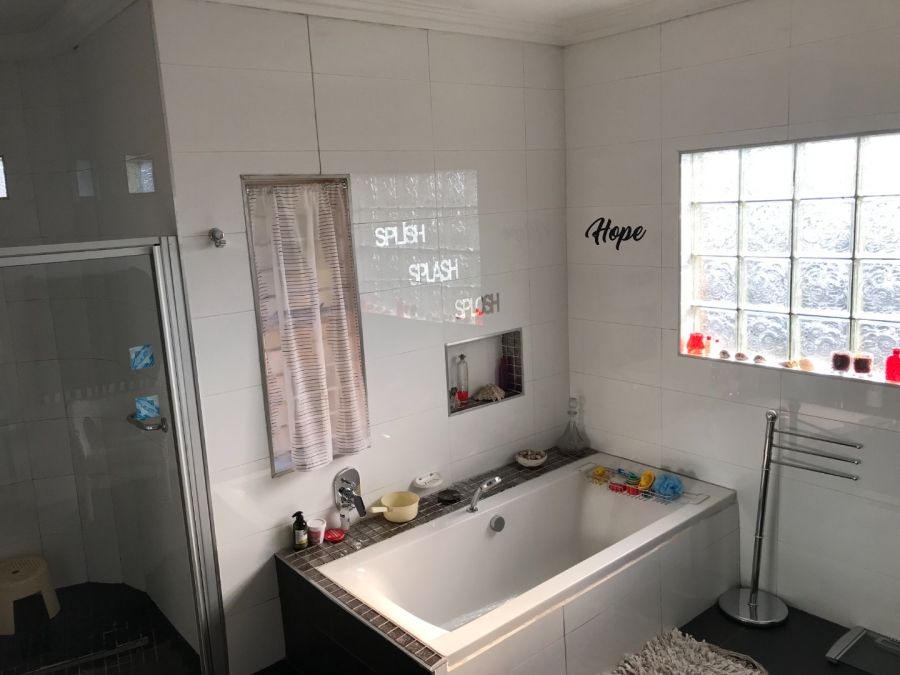 4 Bedroom Property for Sale in Lenasia Ext 9 Gauteng