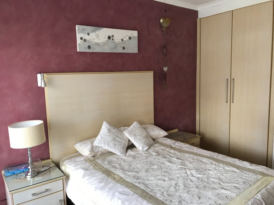 4 Bedroom Property for Sale in Lenasia Ext 9 Gauteng