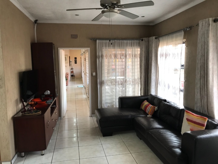 4 Bedroom Property for Sale in Lenasia Ext 9 Gauteng