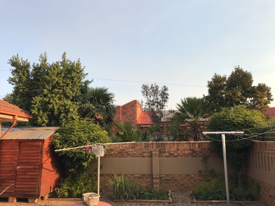 4 Bedroom Property for Sale in Lenasia Ext 9 Gauteng