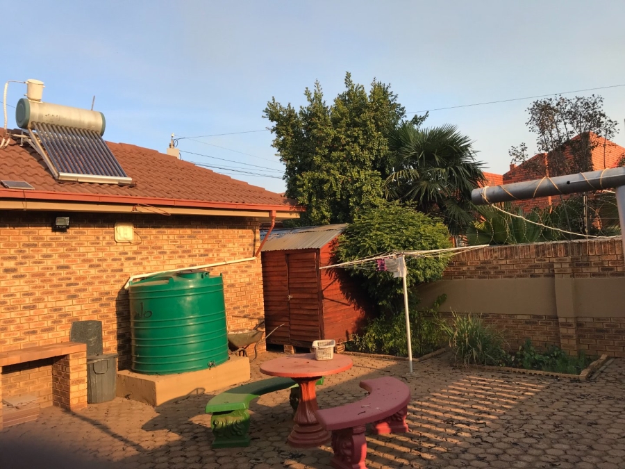 4 Bedroom Property for Sale in Lenasia Ext 9 Gauteng