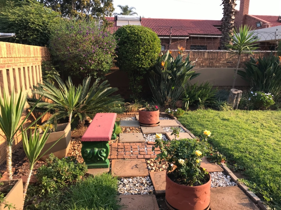 4 Bedroom Property for Sale in Lenasia Ext 9 Gauteng