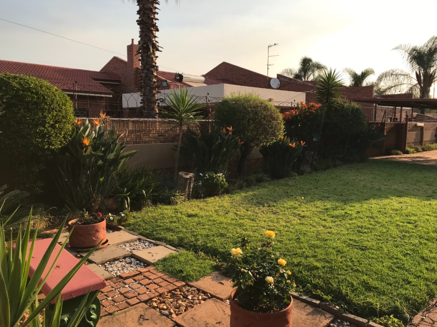 4 Bedroom Property for Sale in Lenasia Ext 9 Gauteng