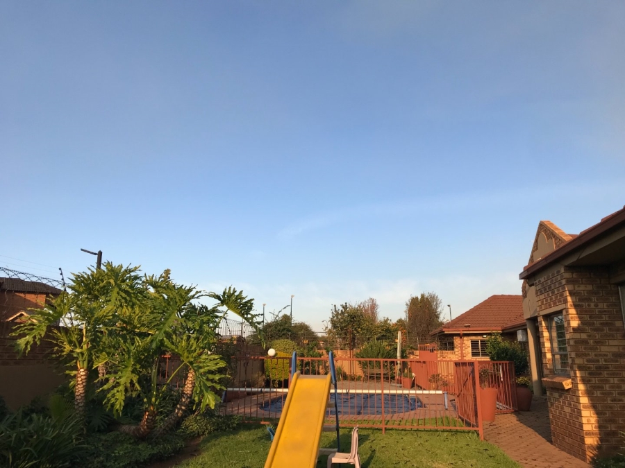 4 Bedroom Property for Sale in Lenasia Ext 9 Gauteng