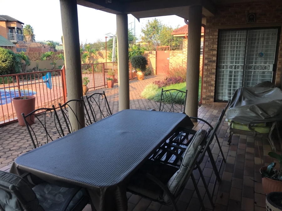 4 Bedroom Property for Sale in Lenasia Ext 9 Gauteng