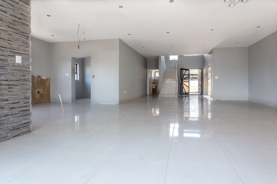 4 Bedroom Property for Sale in Ruimsig Country Estate Gauteng