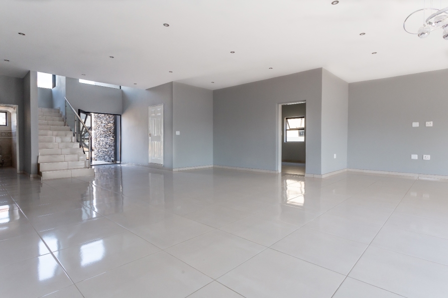 4 Bedroom Property for Sale in Ruimsig Country Estate Gauteng