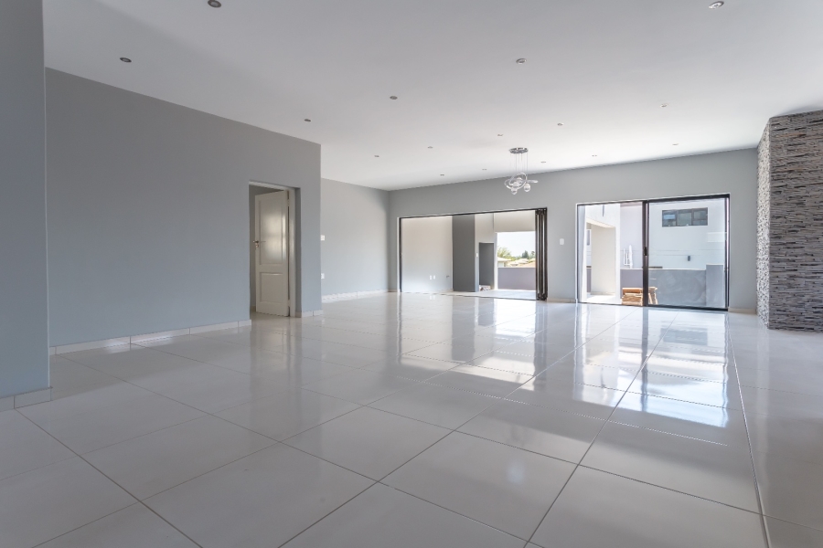 4 Bedroom Property for Sale in Ruimsig Country Estate Gauteng