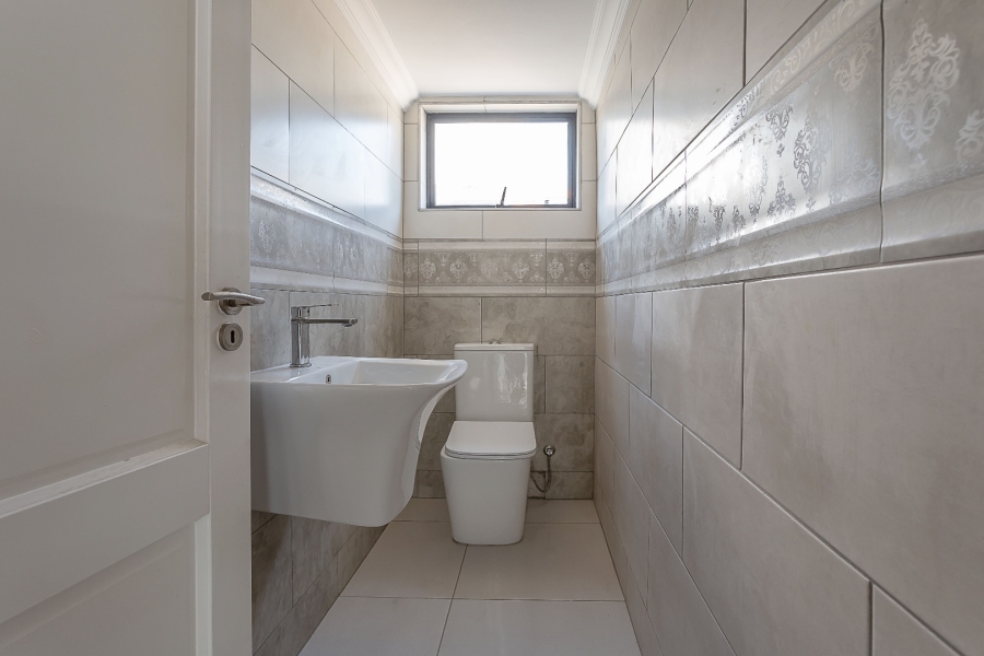 4 Bedroom Property for Sale in Ruimsig Country Estate Gauteng