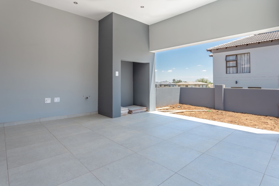 4 Bedroom Property for Sale in Ruimsig Country Estate Gauteng