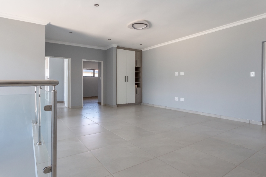 4 Bedroom Property for Sale in Ruimsig Country Estate Gauteng