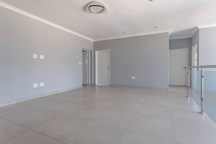 4 Bedroom Property for Sale in Ruimsig Country Estate Gauteng