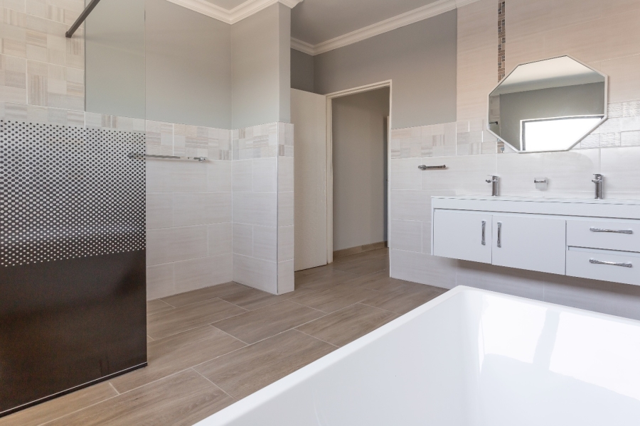 4 Bedroom Property for Sale in Ruimsig Country Estate Gauteng