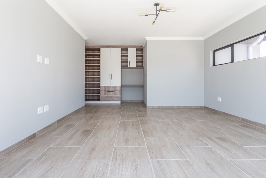 4 Bedroom Property for Sale in Ruimsig Country Estate Gauteng