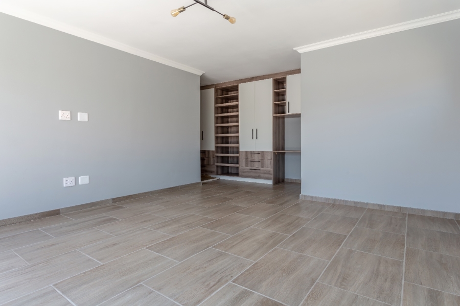 4 Bedroom Property for Sale in Ruimsig Country Estate Gauteng