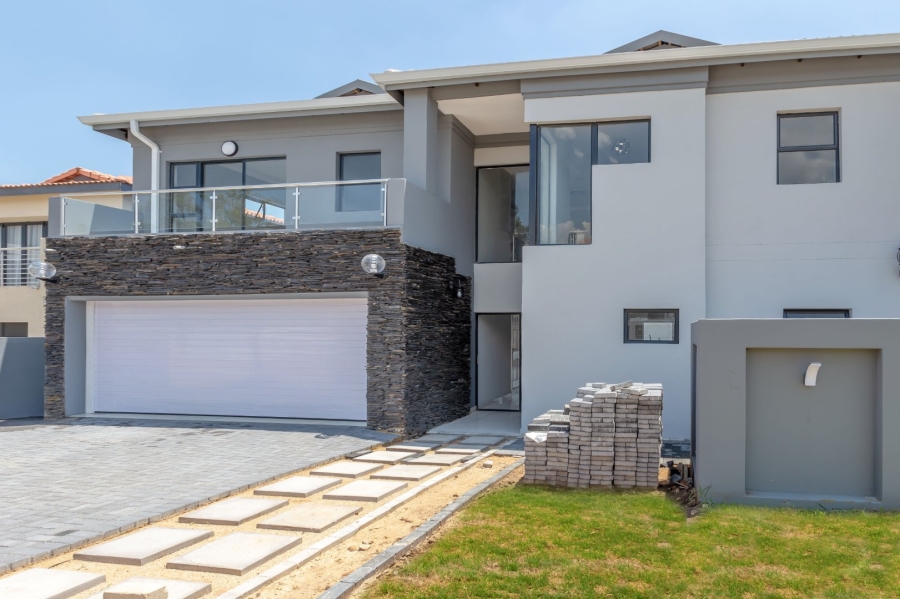 5 Bedroom Property for Sale in Ruimsig Country Estate Gauteng